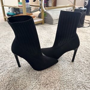 Steve Madden black heeled booties, like new! Size 7.5